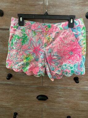 Lilly Pulitzer buttercup scalloped shorts. 4